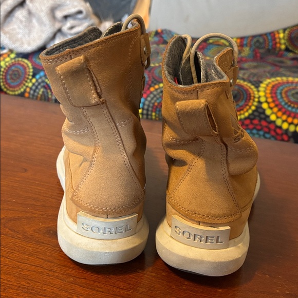 Sorel boots - Picture 4 of 6